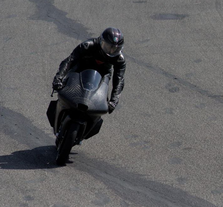 Active aero motorcycle